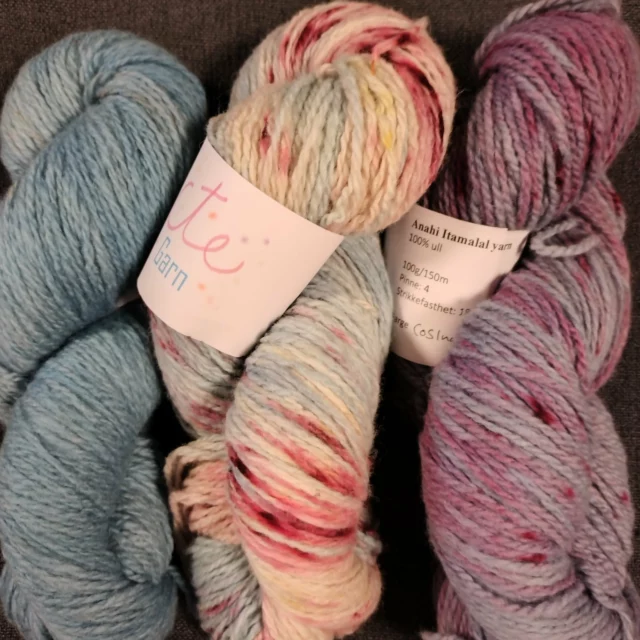 Ein liten "adventskalender" hjå CTEgarn i år. 
1-5. desember er det 20-30 % på alt plantefarga garn. Prisen er alt redusert i nettbutikken, ingen kode trengs. 

#adventskalender2025 #garnsalg